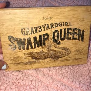 Graveyard girl swamp queen pallet